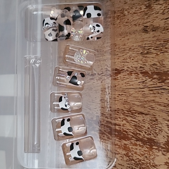 2/$16 3D Bows, Rhinestone, & Cow Press On Nails - Picture 3 of 9